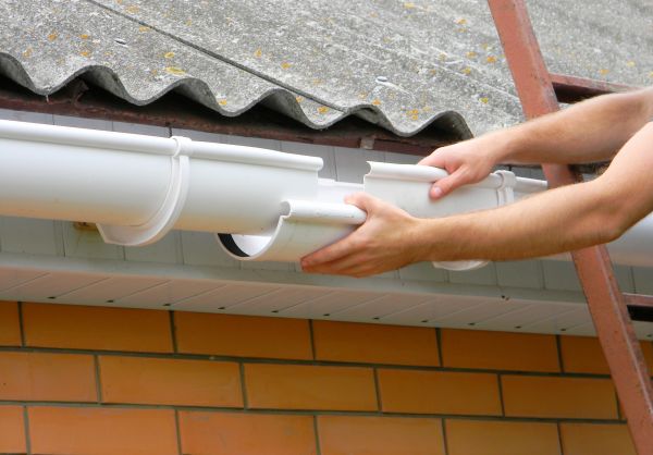 Gutter Hanging in Muncie